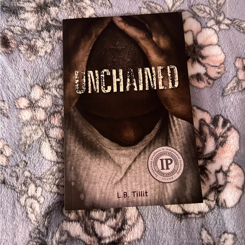 UNCHAINED Y L.B. TILLIT